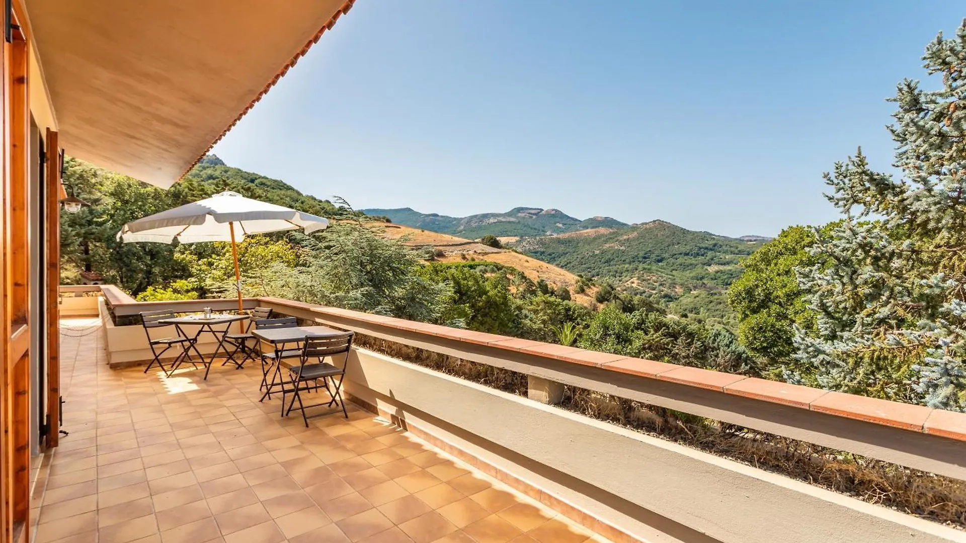 Meravigliosa Villa In Collina Scano Montiferro 펜션